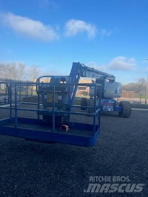 JLG 800 AJ Teleskopbühnen