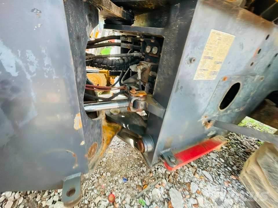 Komatsu WA320 Radlader
