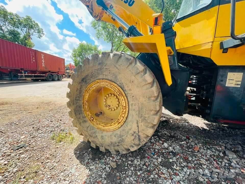Komatsu WA320 Radlader