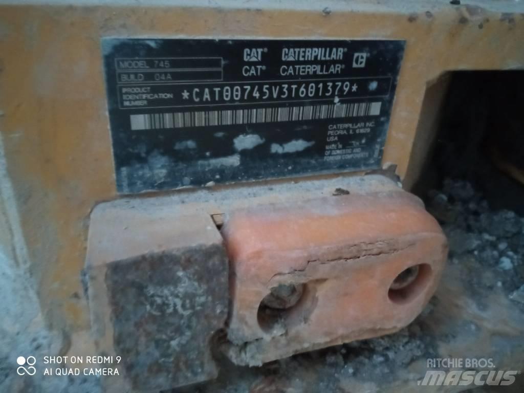 CAT 745 Dumper - Knickgelenk