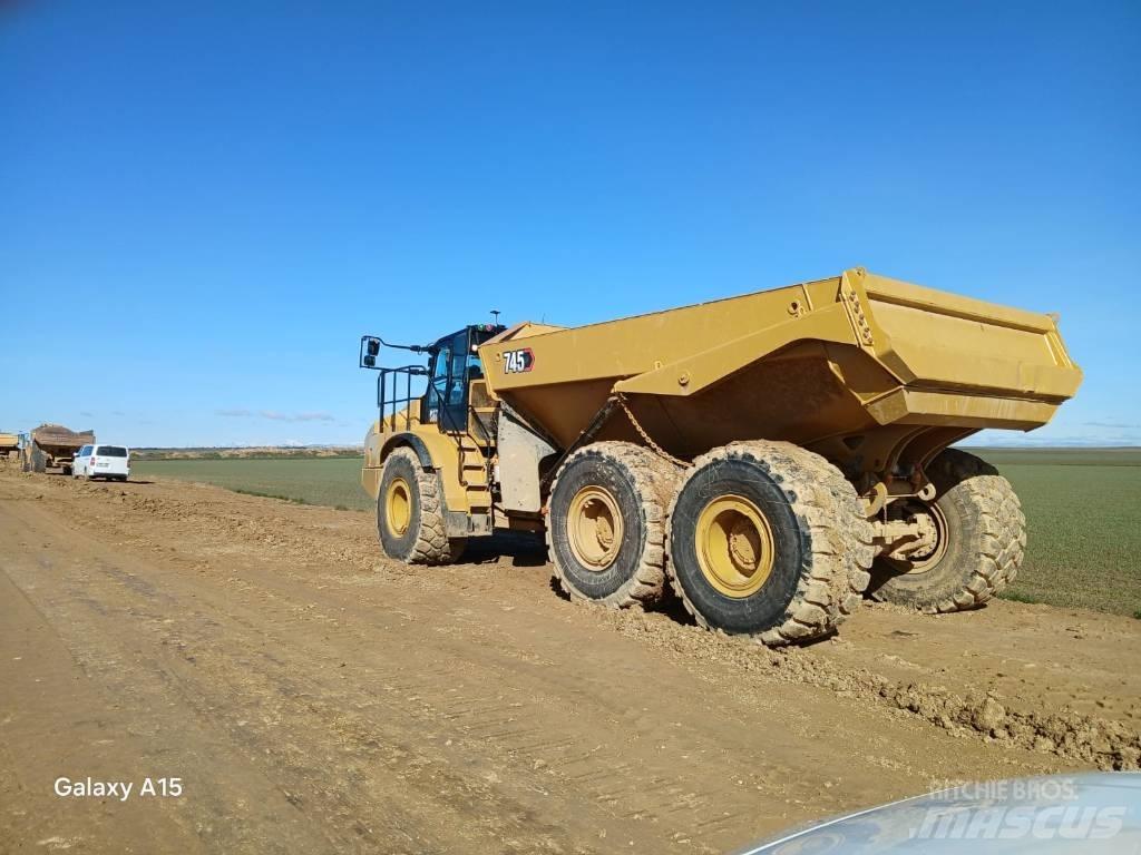 CAT 745 Dumper - Knickgelenk