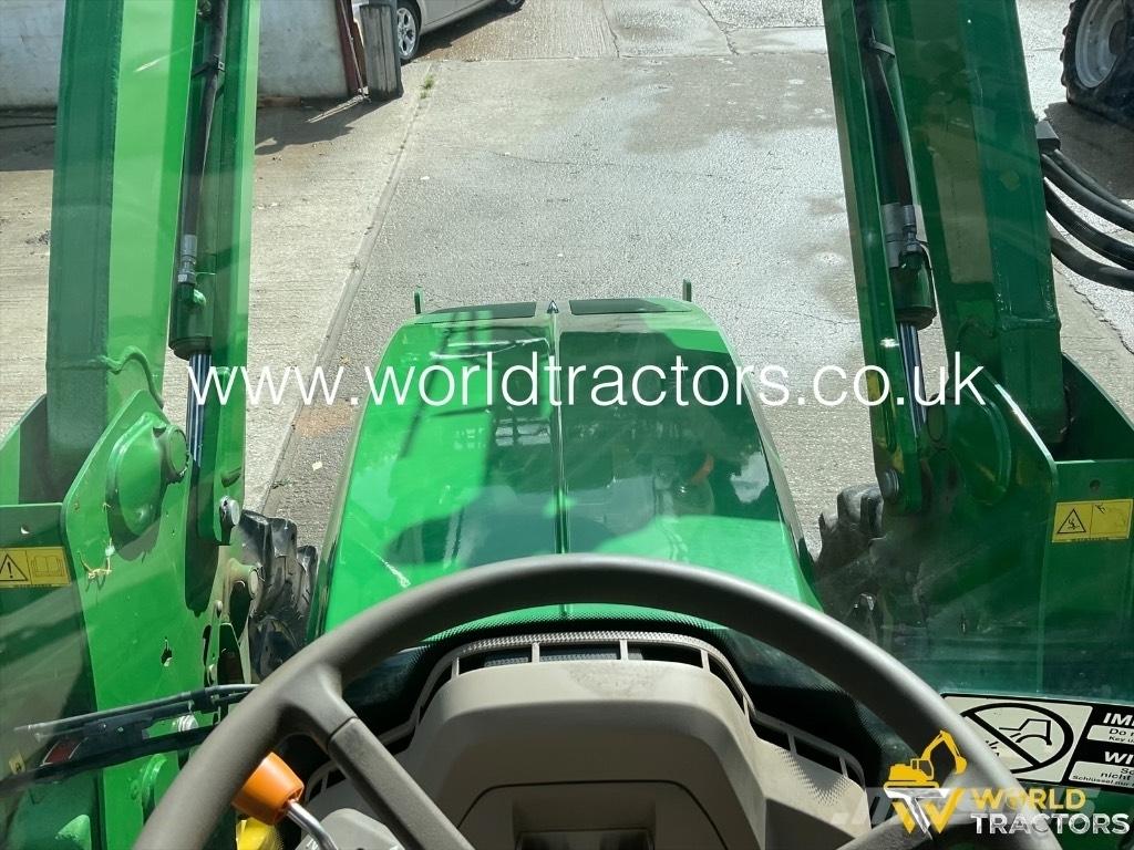 John Deere 6120 M Traktoren