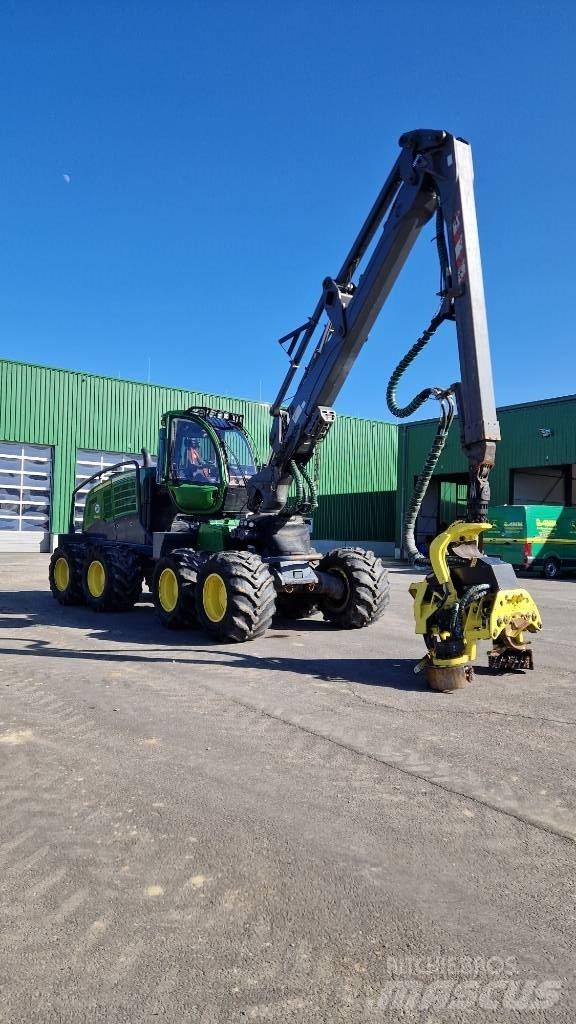 John Deere 1270 G Harvester