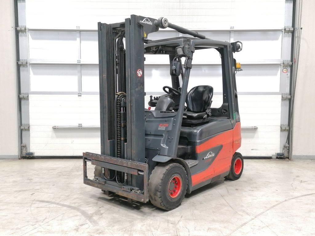 Linde E25-01 Elektrostapler