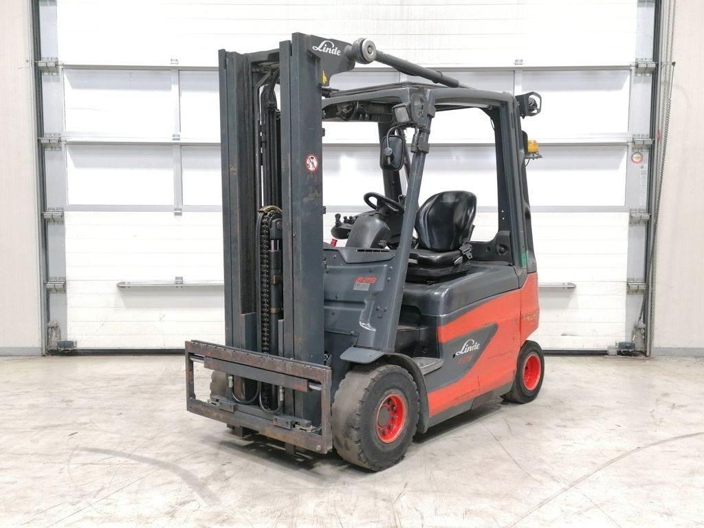 Linde E25-01 Elektrostapler
