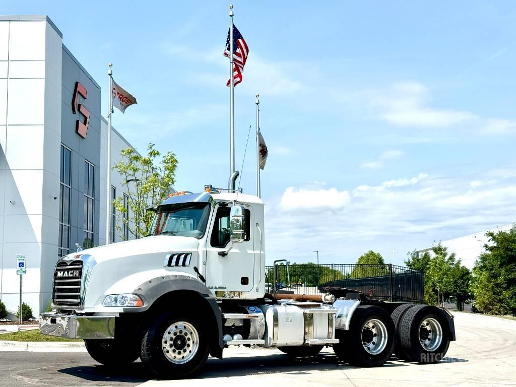 Mack GU 813 Sattelzugmaschinen