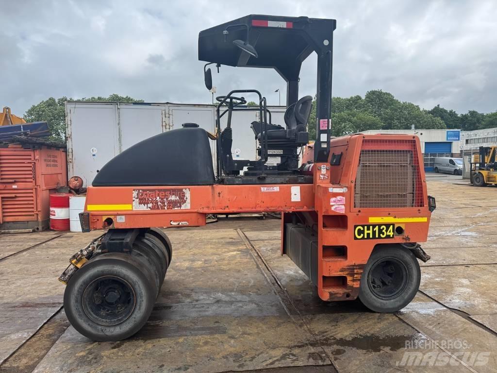 Dynapac CP 142 Gummiradwalzen