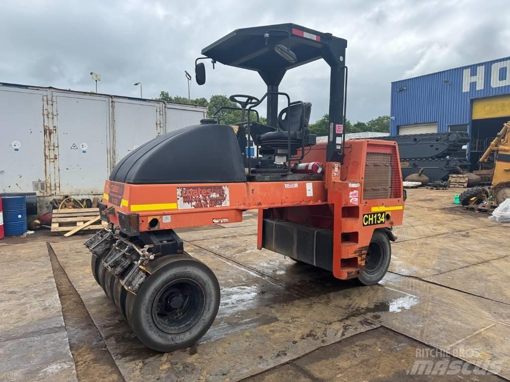 Dynapac CP 142 Gummiradwalzen