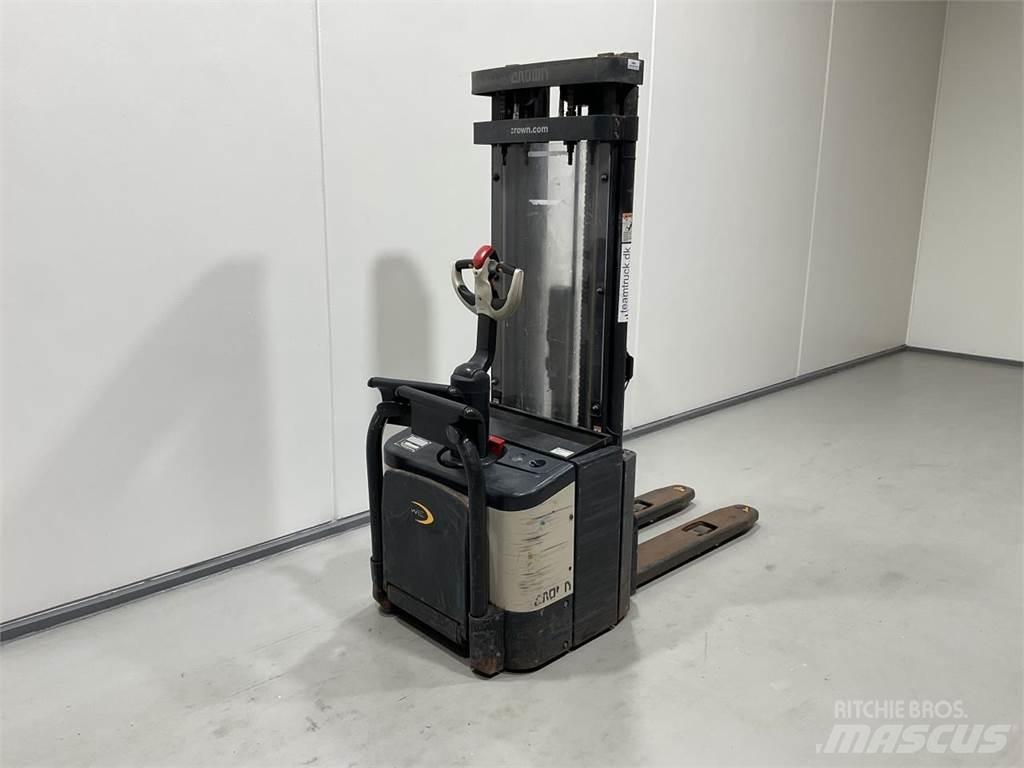 Crown WE2300S Selbstfahrstapler