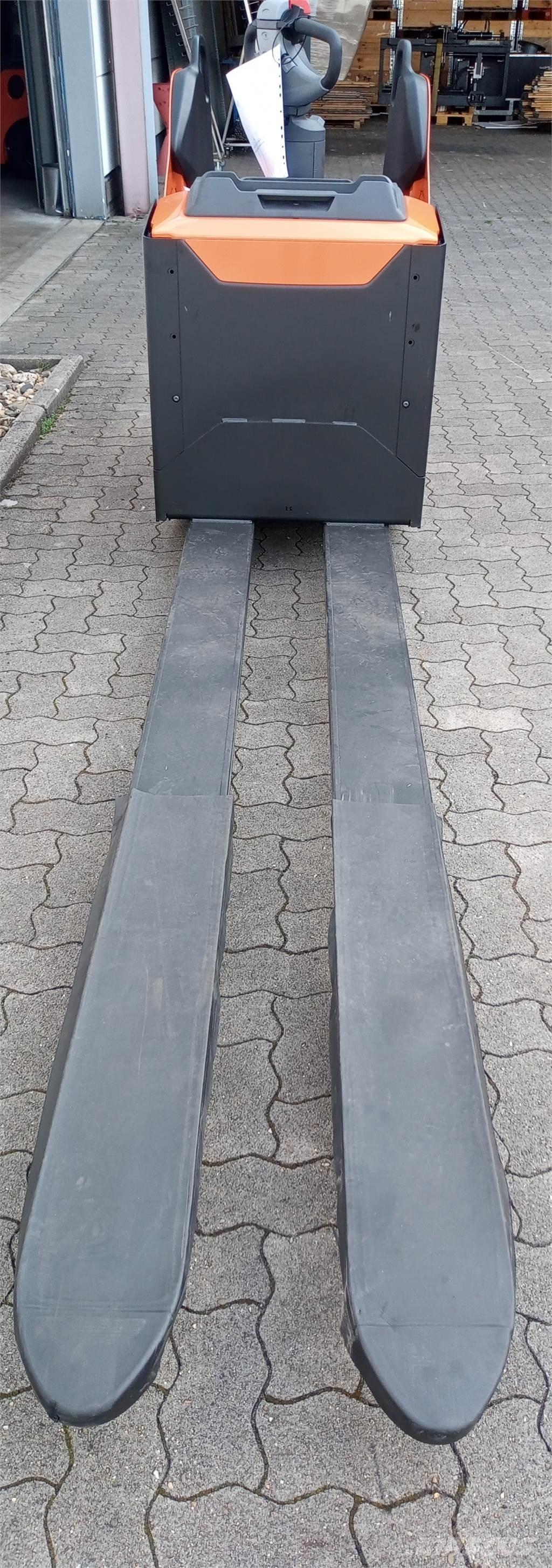 Toyota LPE 250 Niedergabelstapler