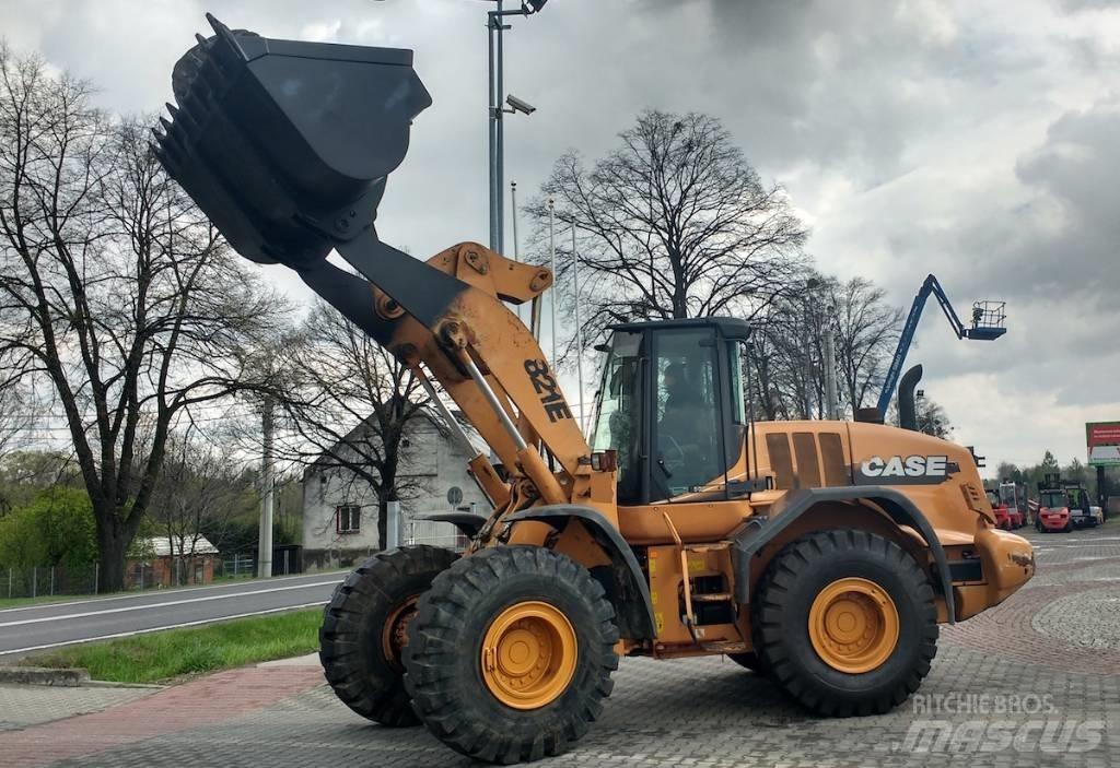 CASE 821 E Radlader