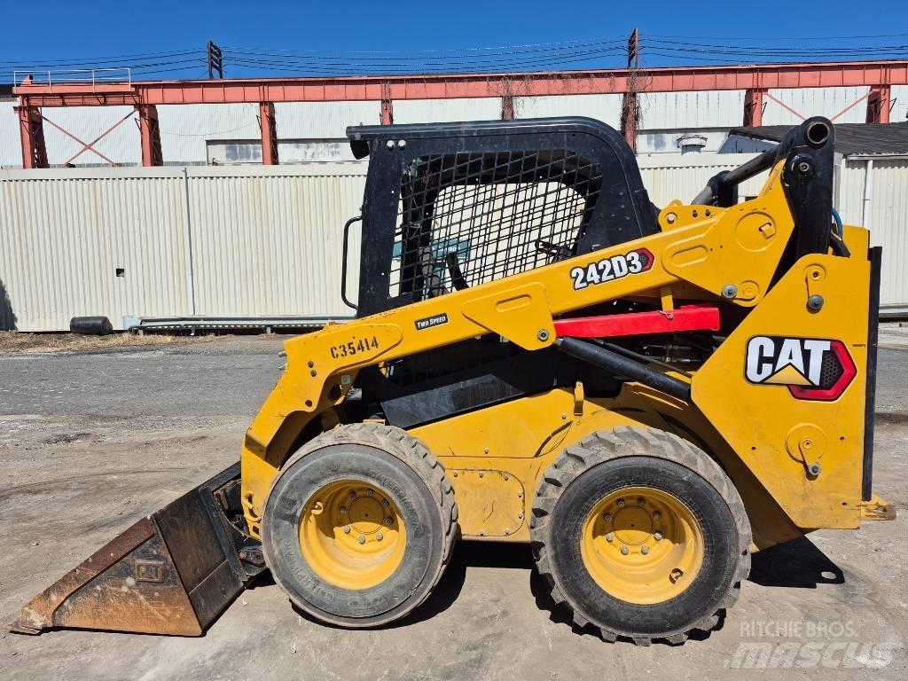 CAT 242 D Kompaktlader