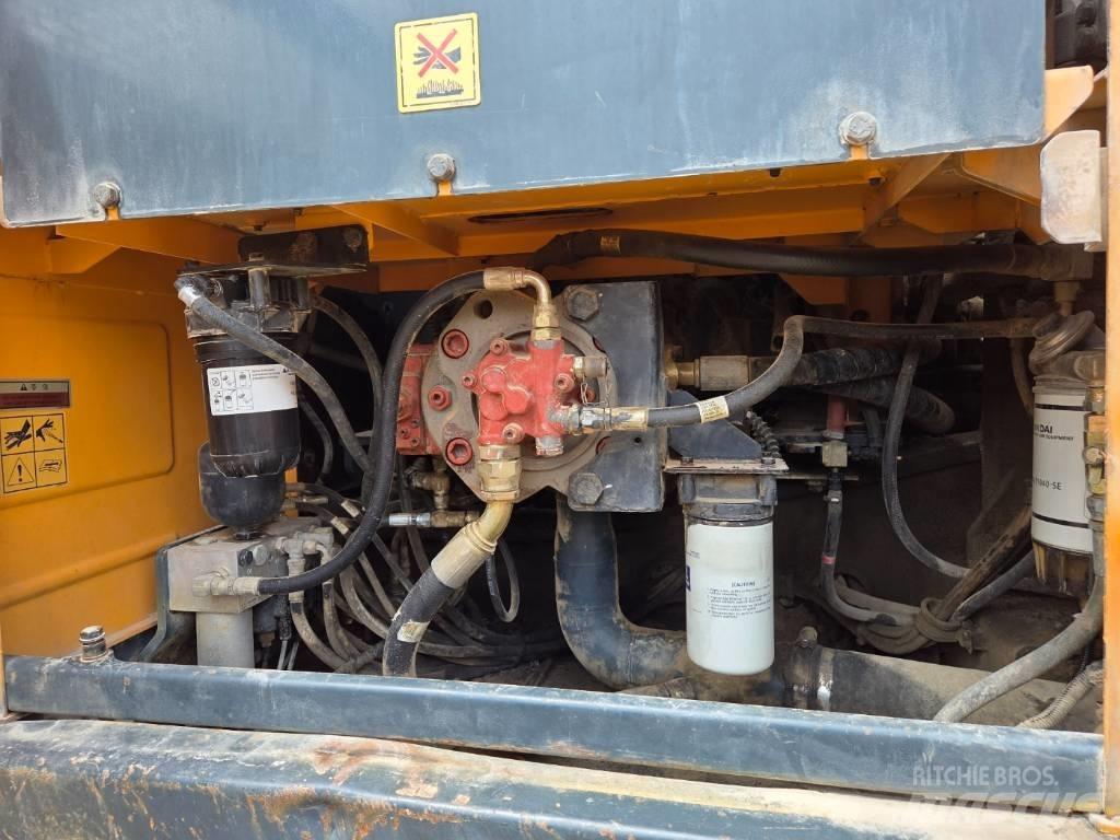 Hyundai HX 300 Raupenbagger