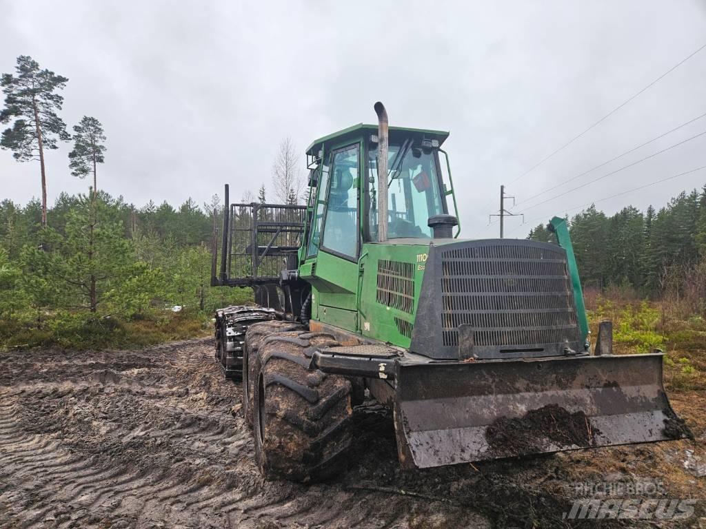 John Deere 1110 D Forwarder