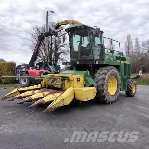 John Deere 6610 Selbstfahrende Häcksler