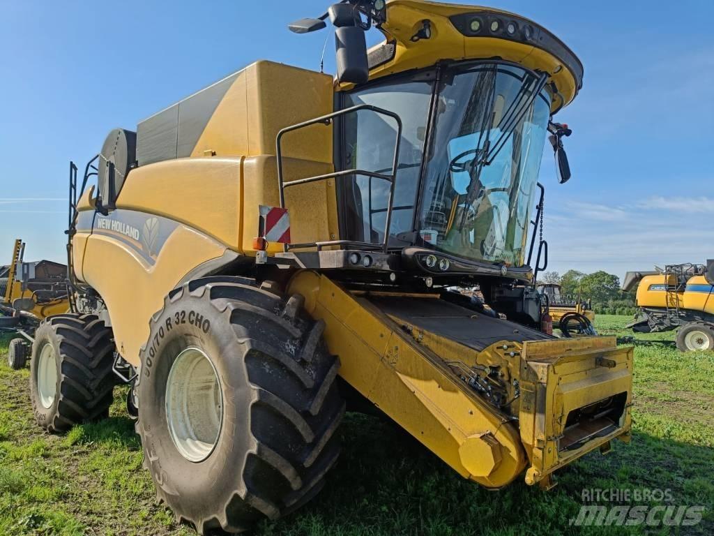 New Holland CX 8.90 Mähdrescher