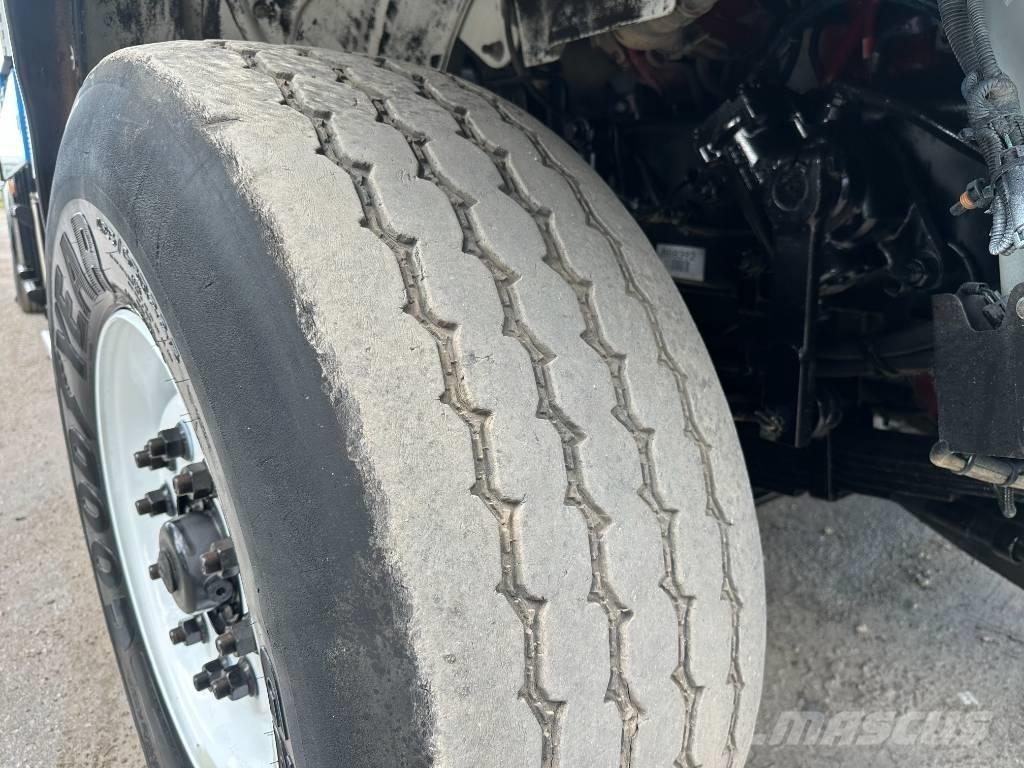 Freightliner M2 Saug- und Druckwagen