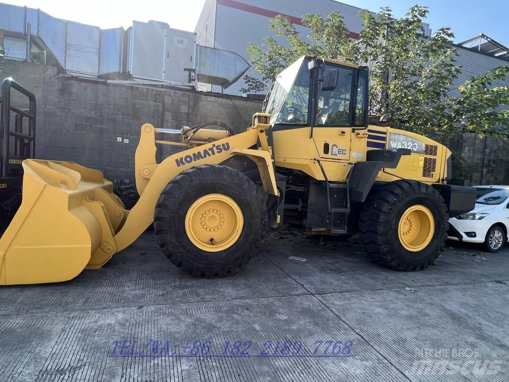 Komatsu WA320 Radlader