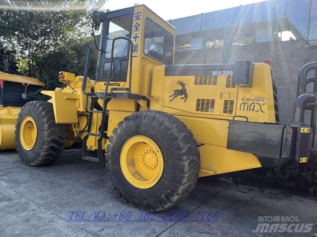Komatsu WA320 Radlader