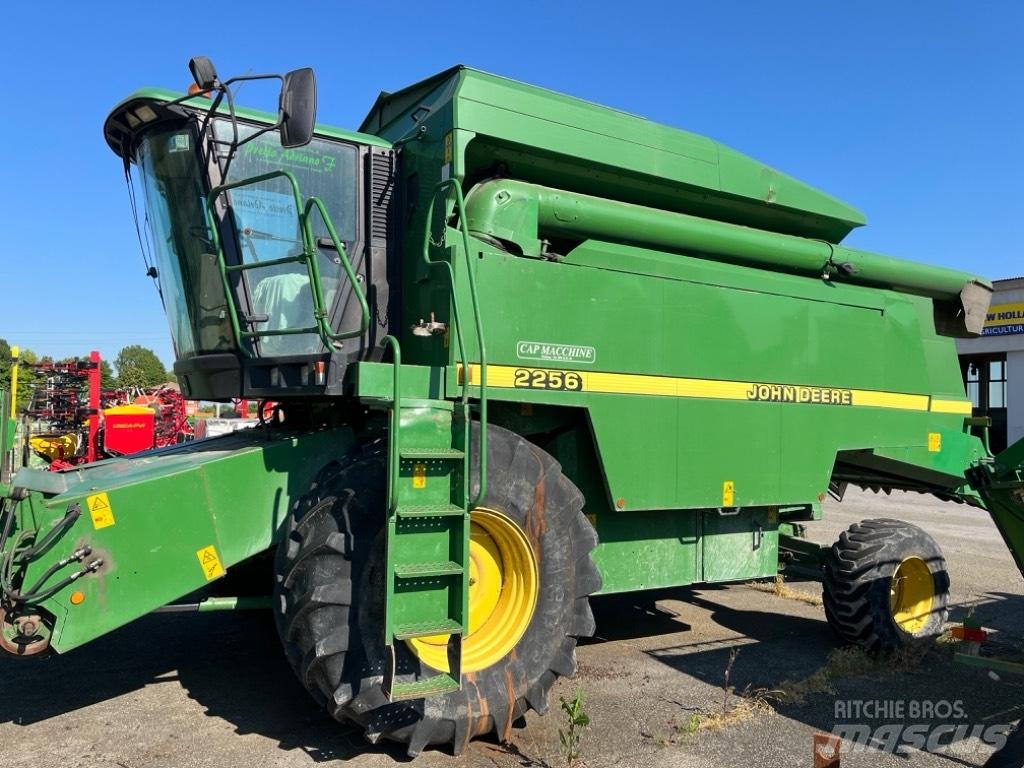 John Deere 2256 Mähdrescher