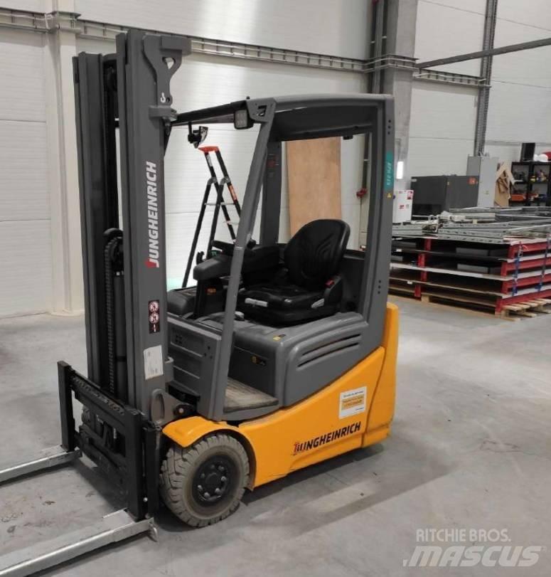 Jungheinrich EFG 215 Elektrostapler