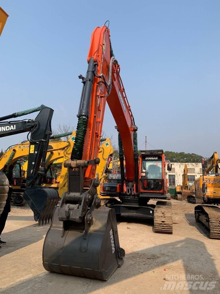 Doosan DX 300 LCA Raupenbagger