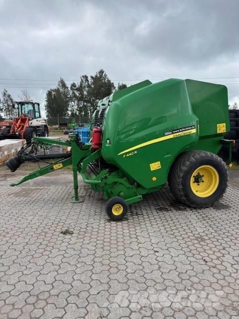 John Deere F 440 R Round balers