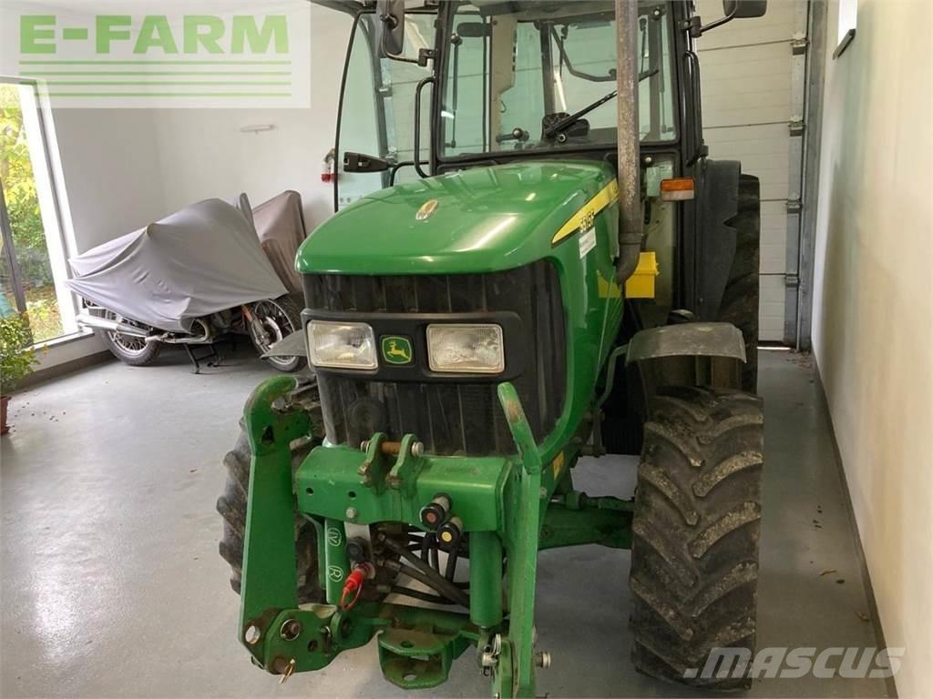 John Deere 5515F Traktoren
