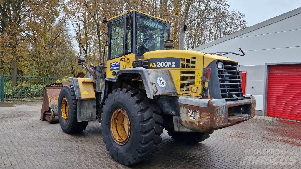 Komatsu WA 200 PZ-6 Radlader