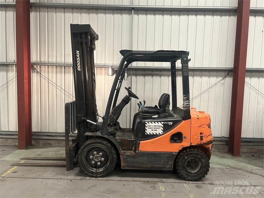 Doosan D25S-5 Dieselstapler