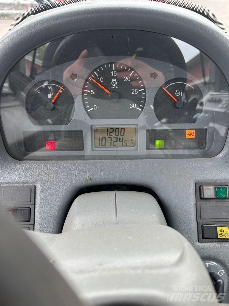 Valtra T 150 Traktoren