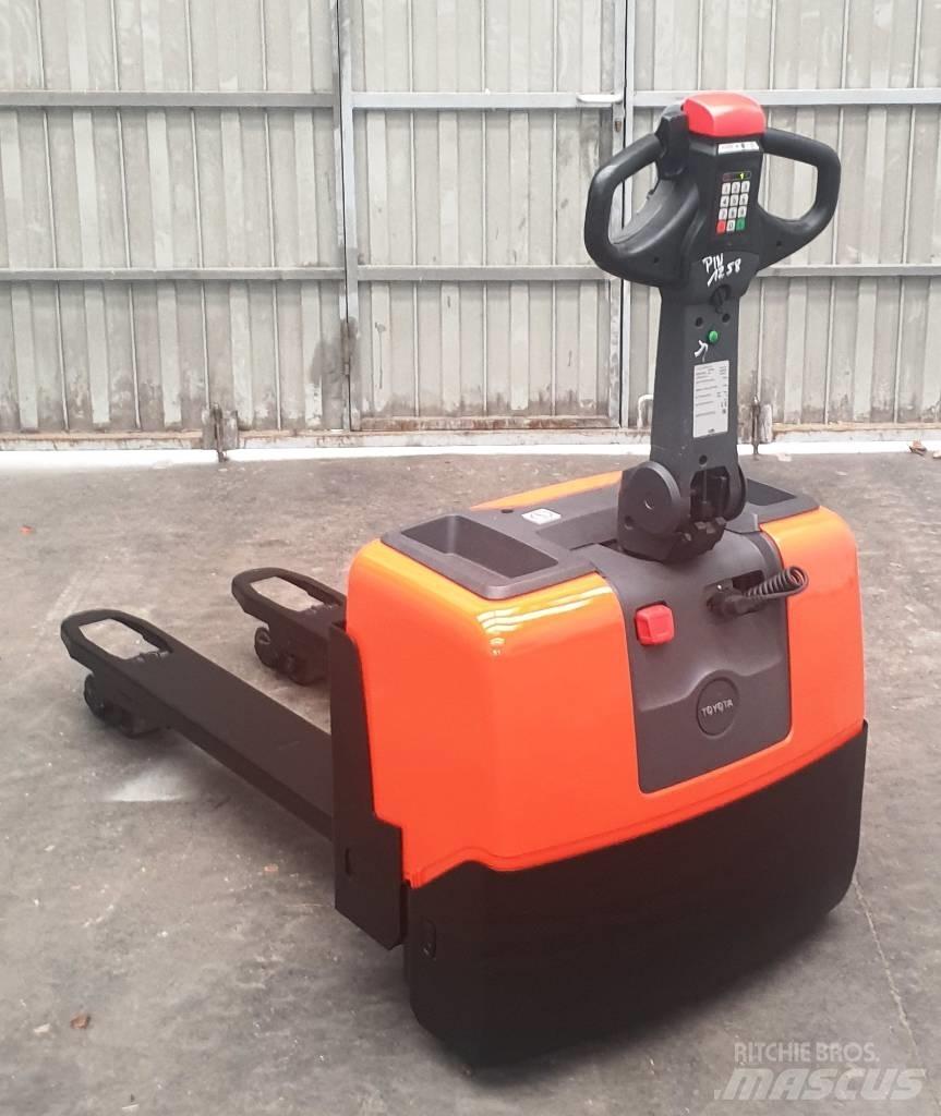 BT LWE 130 Minimover Niedergabelstapler