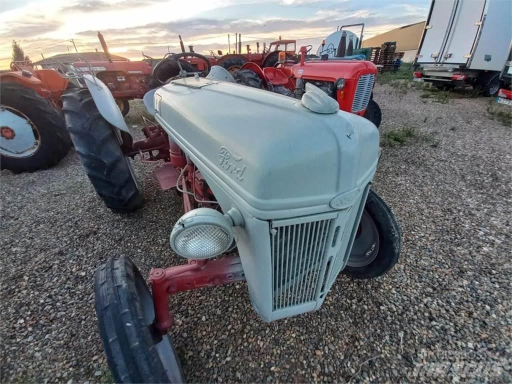 Ford 8N Traktoren