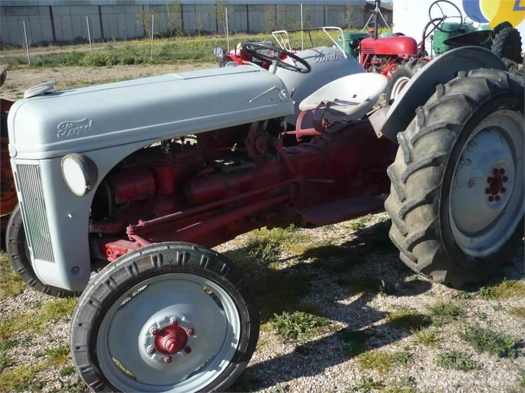 Ford 8N Traktoren