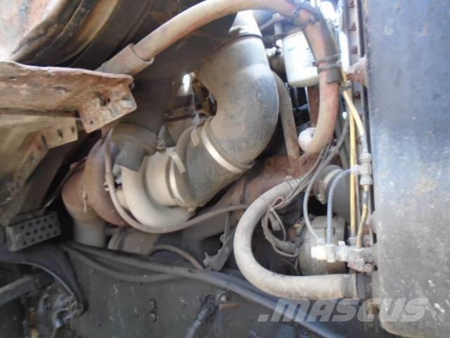 Ford LTL 9000 Schneeschilde und -pflüge