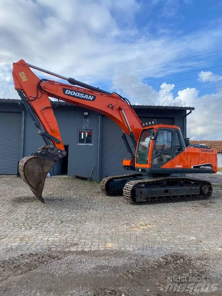 Doosan DX 220 NLC Raupenbagger