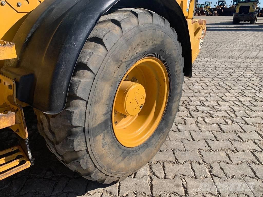 CAT 908M Radlader