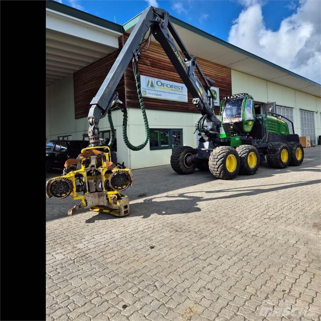 John Deere 1270 G Harvester