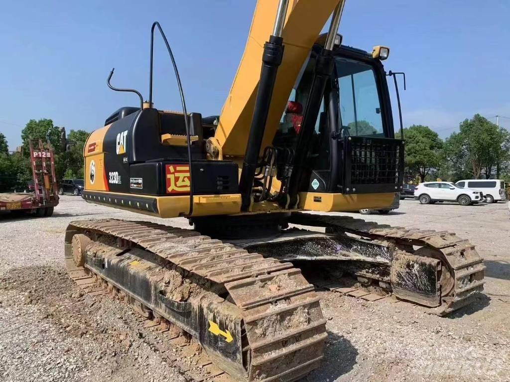 CAT 323 D Raupenbagger