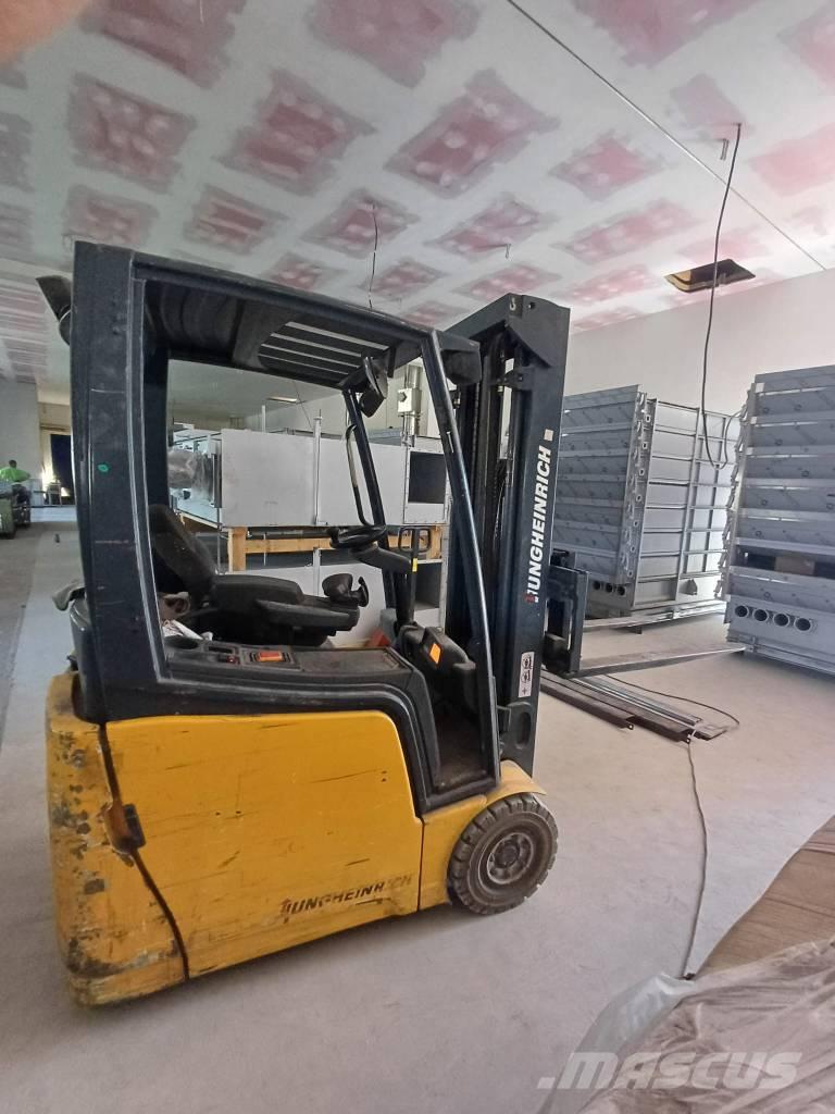 Jungheinrich EFG215 Elektrostapler