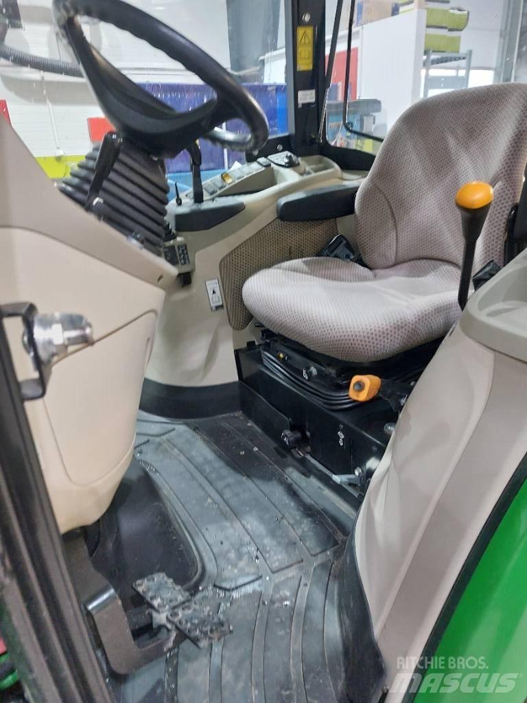 John Deere 3046 R Traktoren