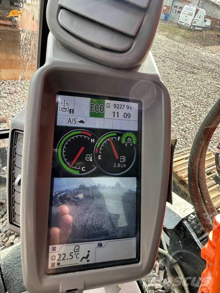 Hitachi ZX225USBL-6 Raupenbagger