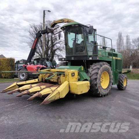 John Deere 6610 Selbstfahrende Häcksler