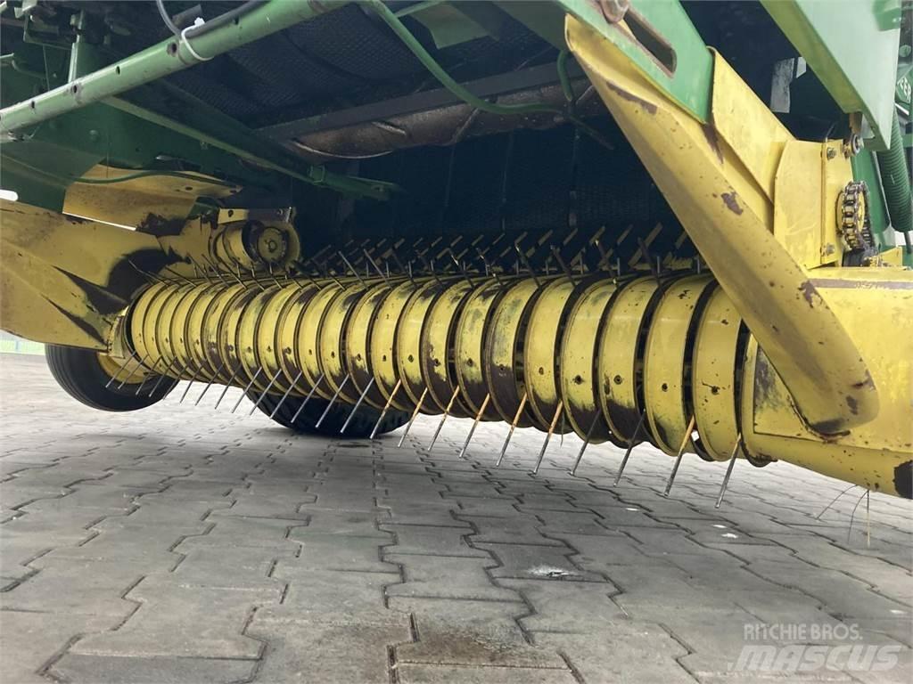 John Deere 550 Rundballenpressen