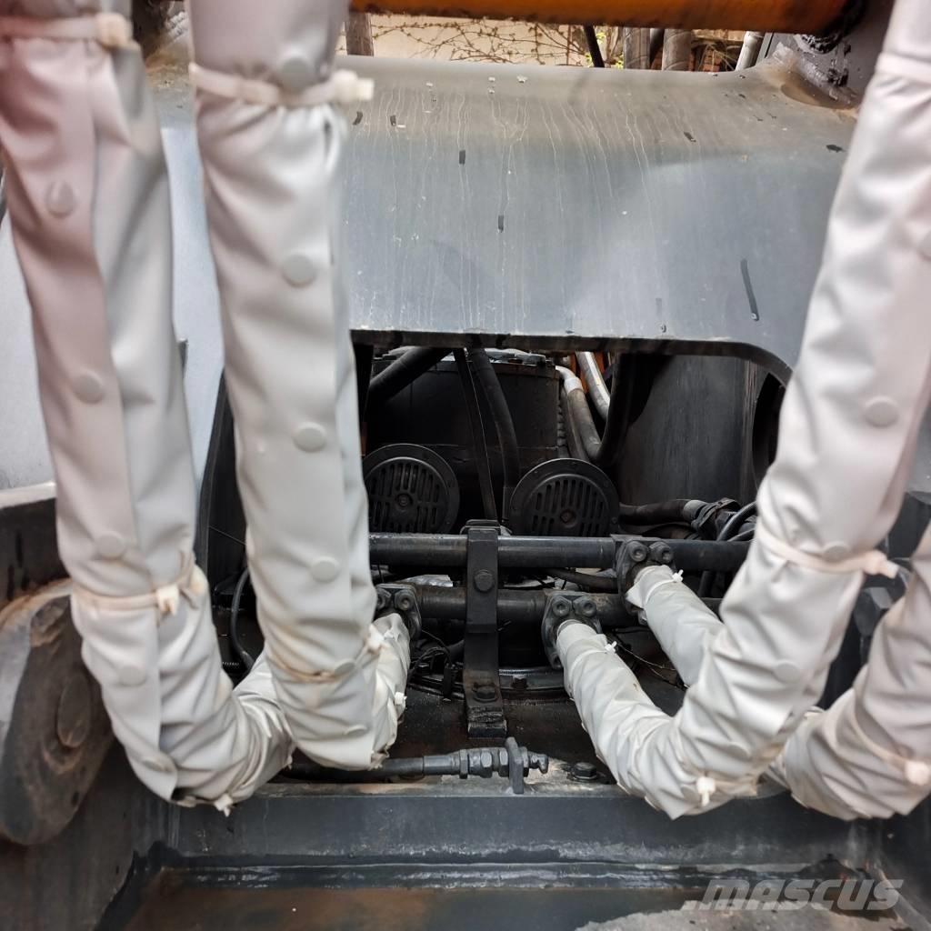 Hyundai 305 LC Raupenbagger