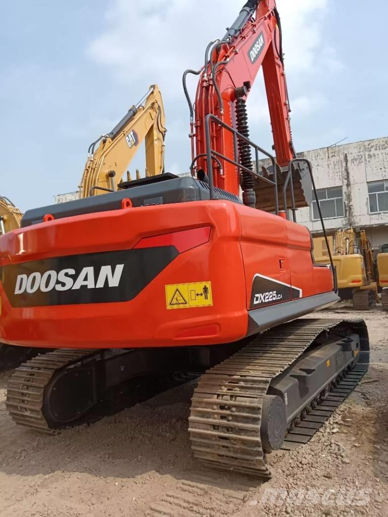 Doosan DX 225 LC Raupenbagger