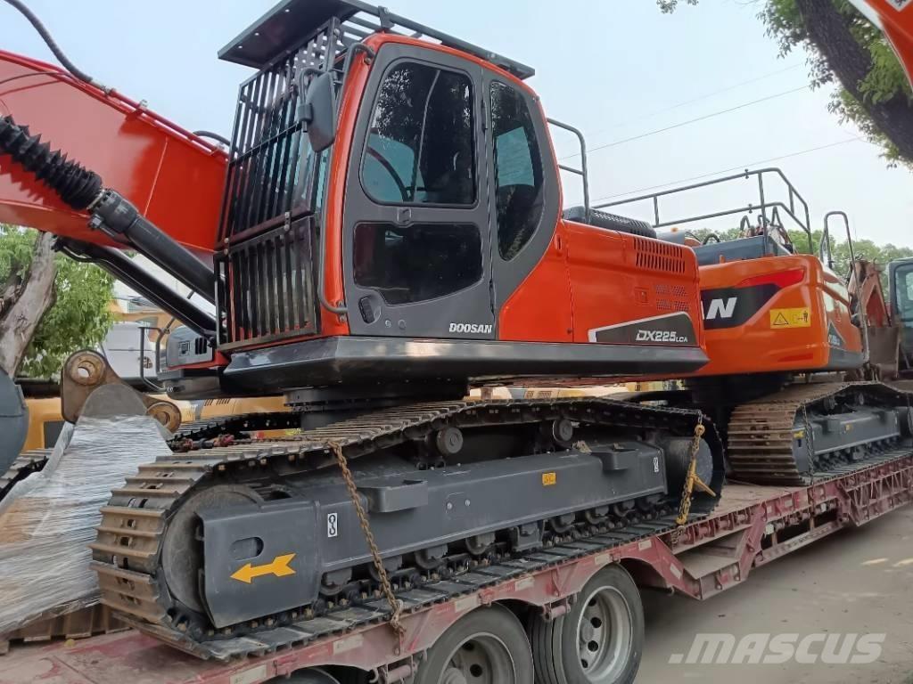 Doosan DX 225 LC Raupenbagger