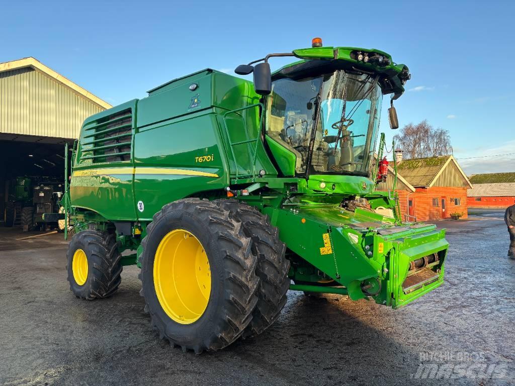 John Deere T670I 4WD Mähdrescher