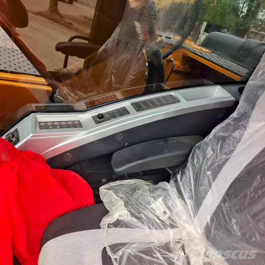 Hyundai 220LC-9S Raupenbagger