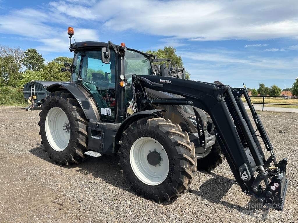 Valtra G 135 A Traktoren